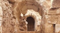 הקמרונות שנחשפו במעבה האדמה (צילום: אורן שמואלי, רשות העתיקות)