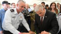 ראש הממשלה יאיר לפיד בביקור בשב"ס (צילום: עמוס בן גרשום/ לע"מ)