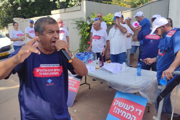הפגנות מול בתיהם של מנכ"ל שסטוביץ', אוריאל לין ורון תומר: "אנשים נאלצים לגנוב אוכל"