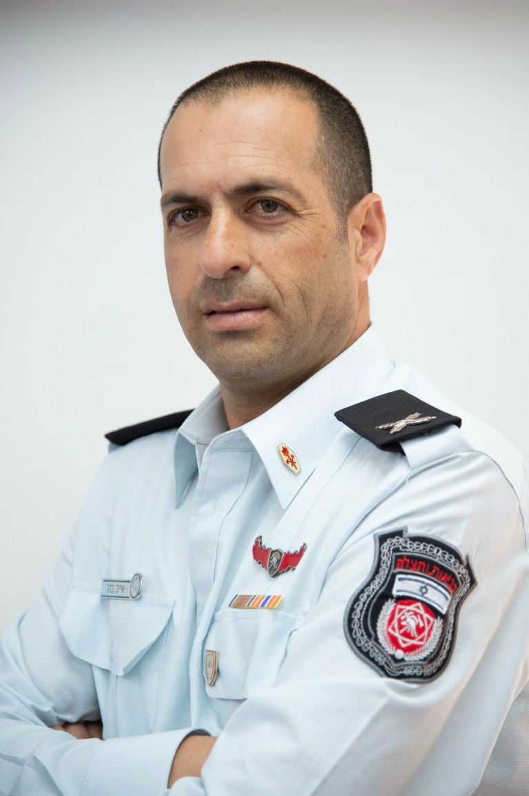 תת טפסר אייל כהן, מפקד כבאות והצלה ירושלים. "רוב השריפות נוצרות על ידי האדם. הצתה או רשלנות. לכן השליטה שלנו תמיד מוגבלת" (צילום: כבאות והצלה ירושלים)