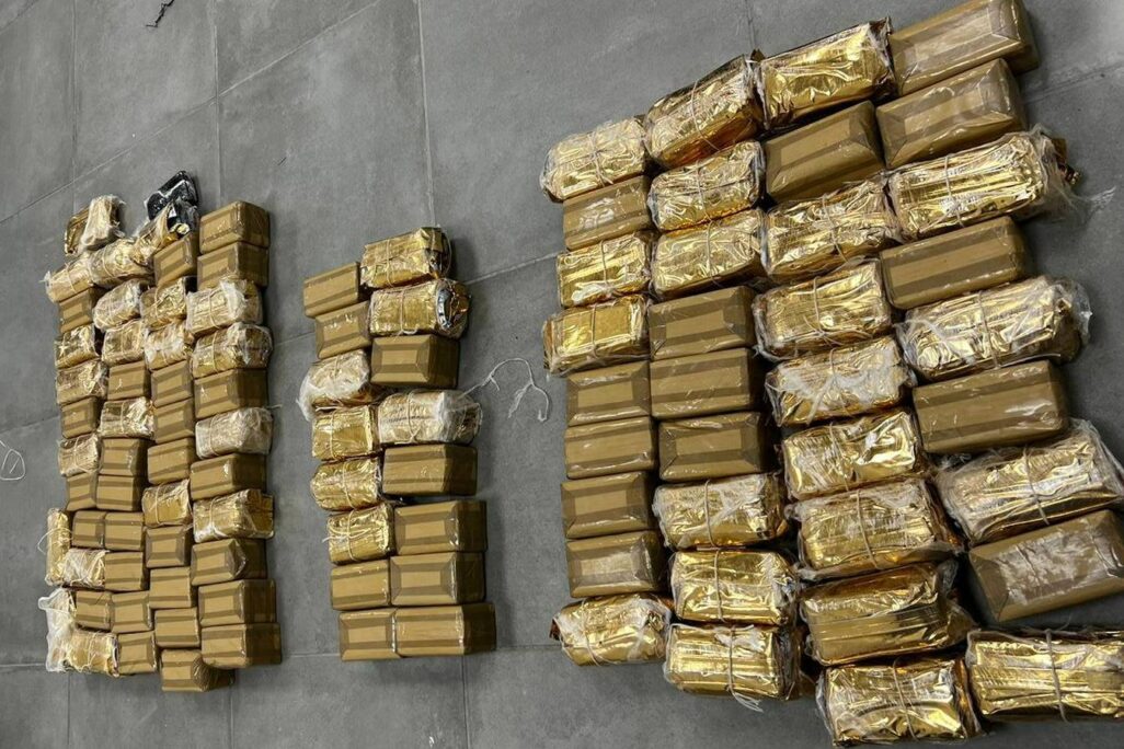סמים שנתפסו על ידי חיילי צה"ל בגבול מצרים (צילום: דובר צה"ל)