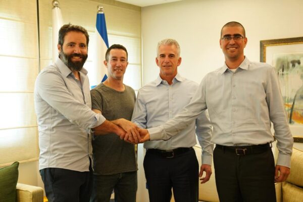 הסכם חדש לפנסיות גישור ו״מסלולי העסקה מיוחדים״ לעובדי המוסד, שנחתם עם משרד האוצר (צילום: ללא קרדיט)
