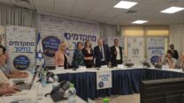 שר האוצר אביגדור ליברמן, שרת החינוך יפעת שאשא ביטון ומזכ"לית הסתדרות המורים יפה בן דויד בהצגת עקרונות הסכם השכר החדש של המורים (צילום: ניצן צבי כהן)