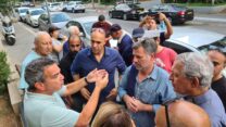 מפגינים מחוץ לביתו של רון תומר (קרדיט: דוברות ההסתדרות)