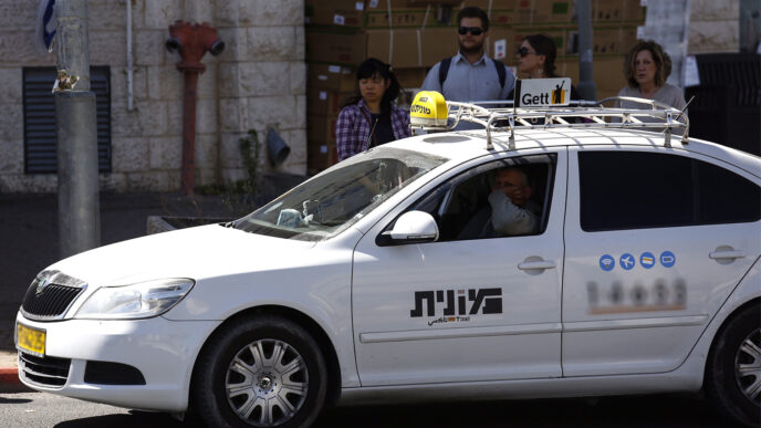 A taxi participating in the Gett Taxi service (photographed individuals are not connected to this story) (Photo: Nati Shohat/Flash 90)