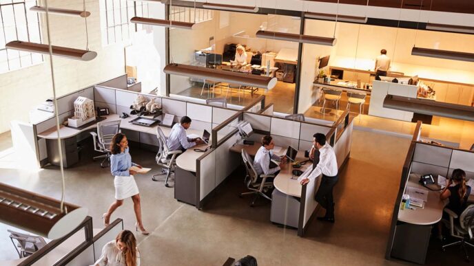 Office workplace. “The social aspect of work was lost during the lockdowns, and that led many women to understand how much their work bored them” (Illustrative photo: Shutterstock)