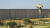 גדר ההפרדה ליד נתיב העשרה (צילום: אבישי טייכר/ויקיפדיה)