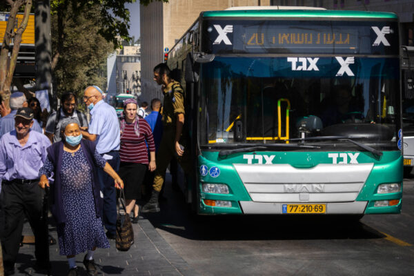 אוטובוס של אגד (צילום: אוליבייה פיטוסי, פלאש 90)