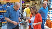 צוותי ההסתדרות במרכזי קניות (צילום: דוברות ההסתדרות ודוברות הנוער העובד והלומד)