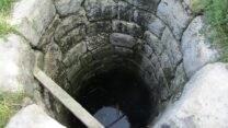 באר. "הריאות שלי הוצפו במים, לא זכרתי כלום. רק זכרתי שמישהו מנסה להטביע אותי ואני מתנגד בכל הכוח"  (צילום אילוסטרציה: hatul / Wikimedia Commons)