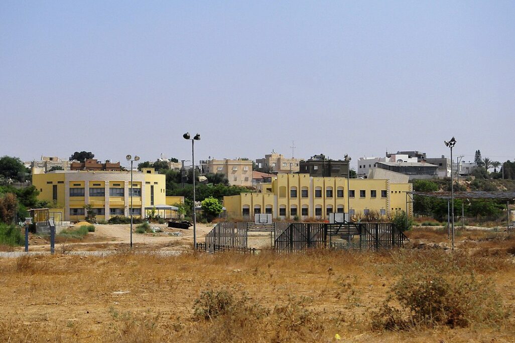 مدرسة في رهط (تصوير: Romayan / فيكيميديا كومونس)