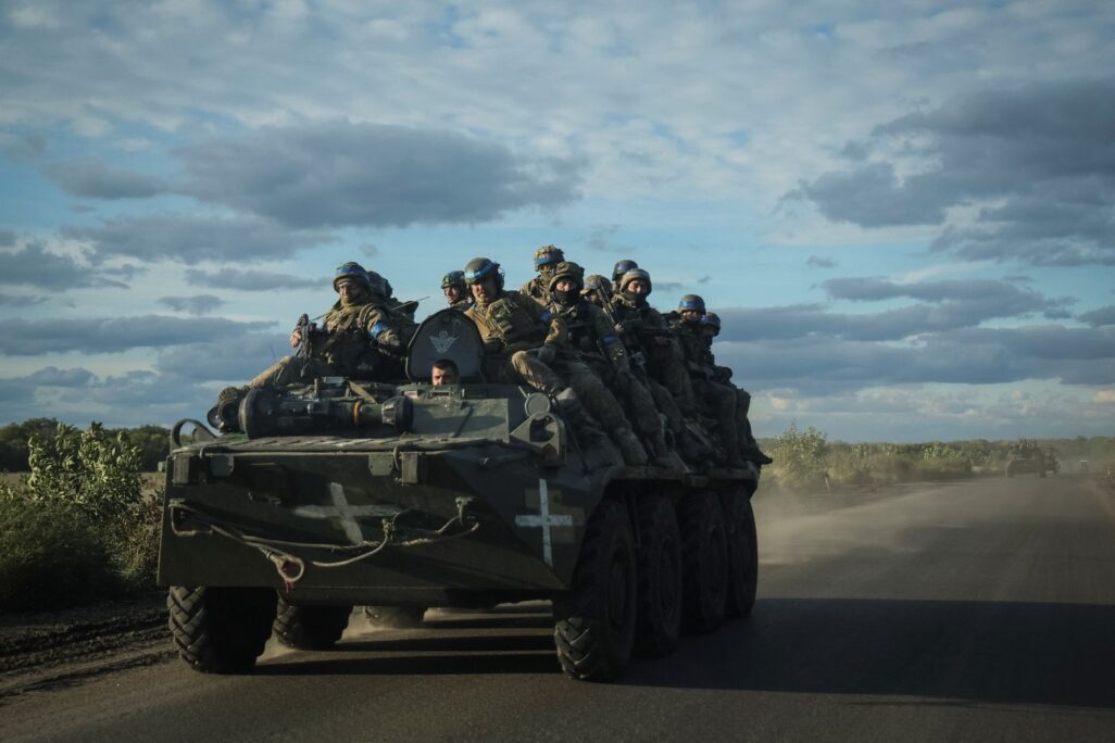 טנק אוקראיני באיזיום (צילום: PresidentialREUTERS/Gleb Garanich)