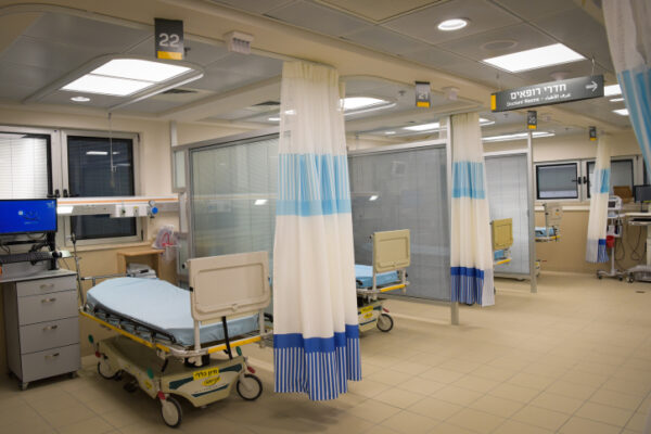 חדר הטראומה בבית החולים שיבא בתל השומר (צילום: אבי דישי, פלאש 90)