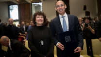 נגיד בנק ישראל אמיר ירון וקודמתו בתפקיד קרנית פלוג בטקס המינוי של ירון בבית הנשיא, דצמבר 2018 (צילום: יונתן סינדל \ פלאש90)