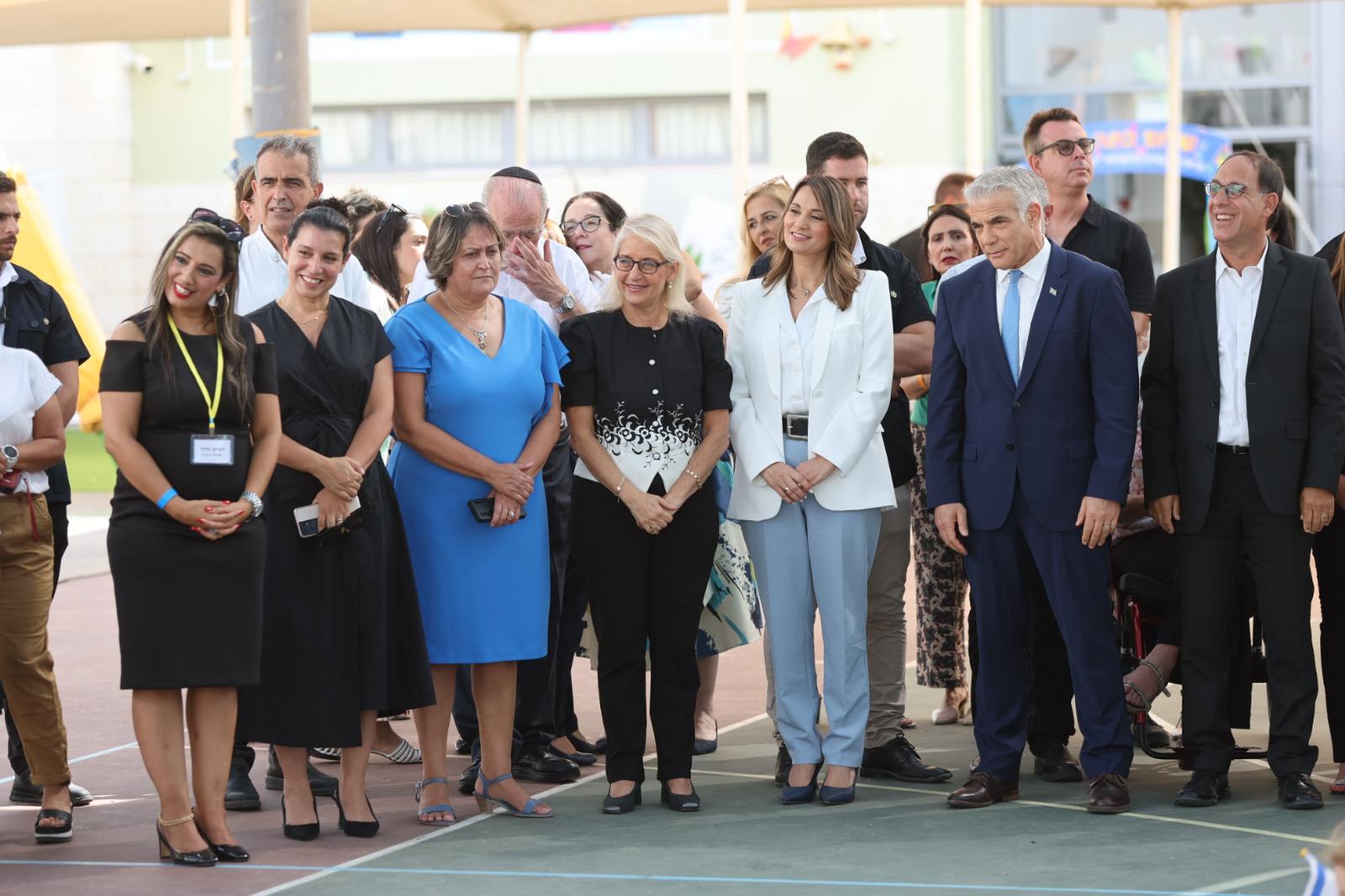 יפעת שאשא ביטון ביום הראשון לבית הספר (צילום: משרד החינוך)