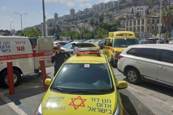 זירת תאונת עבודה בחיפה (צילום: שמואל קהלני, תיעוד מבצעי מד"א)