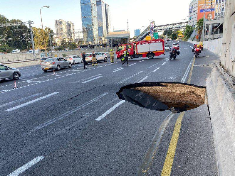 בולען בנתיבי איילון (צילום: נתיבי איילון)
