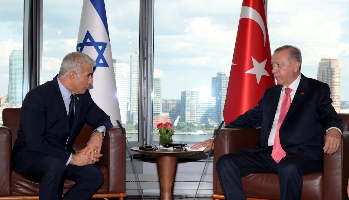 ראש הממשלה יאיר לפיד ונשיא טורקיה רג׳פ טאיפ ארדואן במהלך פגישתם בשולי עצרת האומות המאוחדות בניו יורק (צילום: אבי אוחיון, לע&quot;מ)