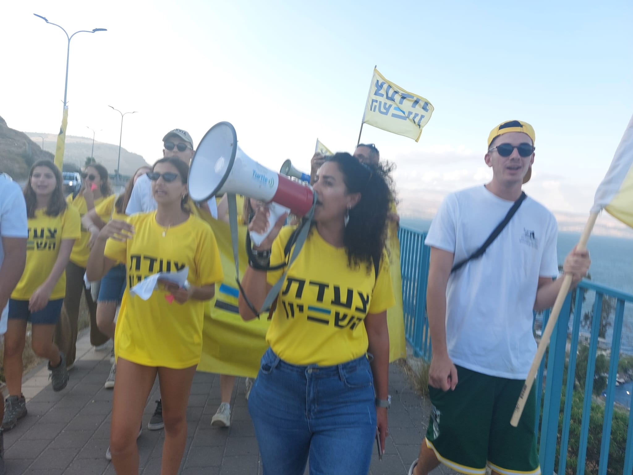רונית אביב (במרכז) בצעדת השוויון בטבריה (צילום: מיכל מרנץ)