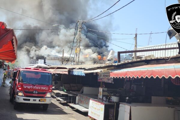 שריפה בשוק הכרמל (צילום: כבאות והצלה)