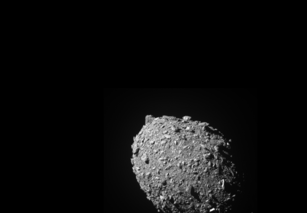האסטרואיד כפי שצולם מחללית דארט, שניות ספורות לפני הפגיעה (צילום: נאסא)