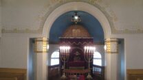 אולם התפילה בבית הכנסת בטורקו, פינלנד, 2012 (צילום: אילן צבי)