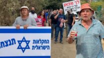 הפגנת חקלאי יסוד המעלה נגד שר החקלאות עודד פורר והרפורמה בתחום (צילום: מאיה רונן)