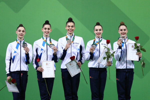 נבחרת ישראל בהתעמלות אמנותית על הפודיום באליפות העולם  (צילום: REUTERS/Spasiyana Sergieva)