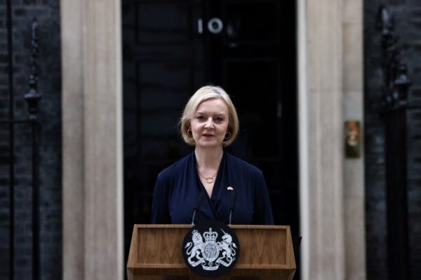 ראש ממשלת בריטניה ליז טראס מודיעה על התפטרותה (צילום: REUTERS)