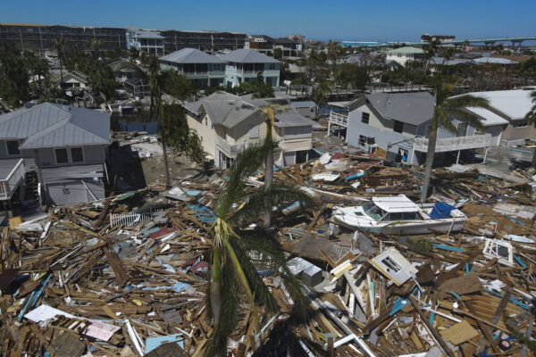 בתים הרוסים שנסחפו בעקבות בפגיעת הוריקן איאן, בפורט מאיירס ביץ', פלורידה (צילום: AP/ Rebecca Blackwell)