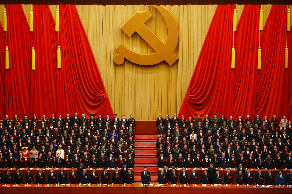 נשיא סין שי ג'ינפינג בטקס הסיום של ועידת המפלגה הקומוניסטית ב-2016 ((AP Photo/Ng Han Guan, File)