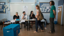 בחירות בקלפי בתל אביב (צילום: דניאלה שיטרית/פלאש90)
