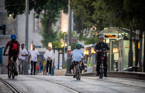 יום כיפור ברחוב יפו בירושלים (צילום ארכיון: יונתן זינדל/ פלאש90)