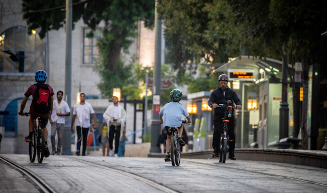 יום כיפור ברחוב יפו בירושלים (צילום ארכיון: יונתן זינדל/ פלאש90) יום כיפור ברחוב יפו בירושלים (צילום ארכיון: יונתן זינדל/ פלאש90)