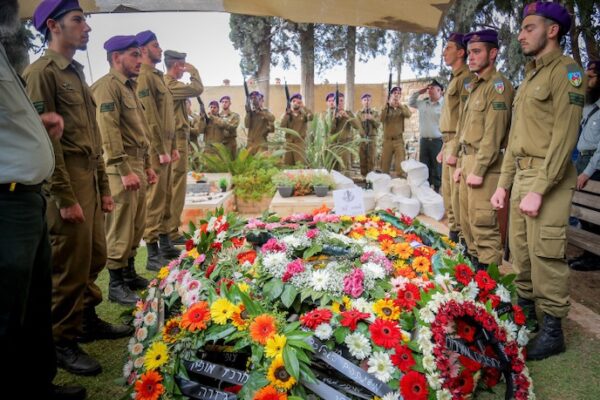 הלווייתו של סמ״ר עידו ברוך שנהרג בפיגוע ירי סמוך לשבי שומרון (צילום: פלאש90)