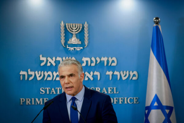 ראש ממשלת ישראל יאיר לפיד, במסיבת עיתונאים על הסכם הגבול הימי עם לבנון (צילום: אוליבייה פיטוסי/פלאש90)