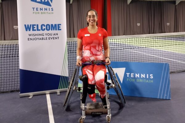 מעיין זיקרי זוכה בטורניר אבינגדון בטניס בכיסאות גלגלים (צילום: אלבום פרטי)