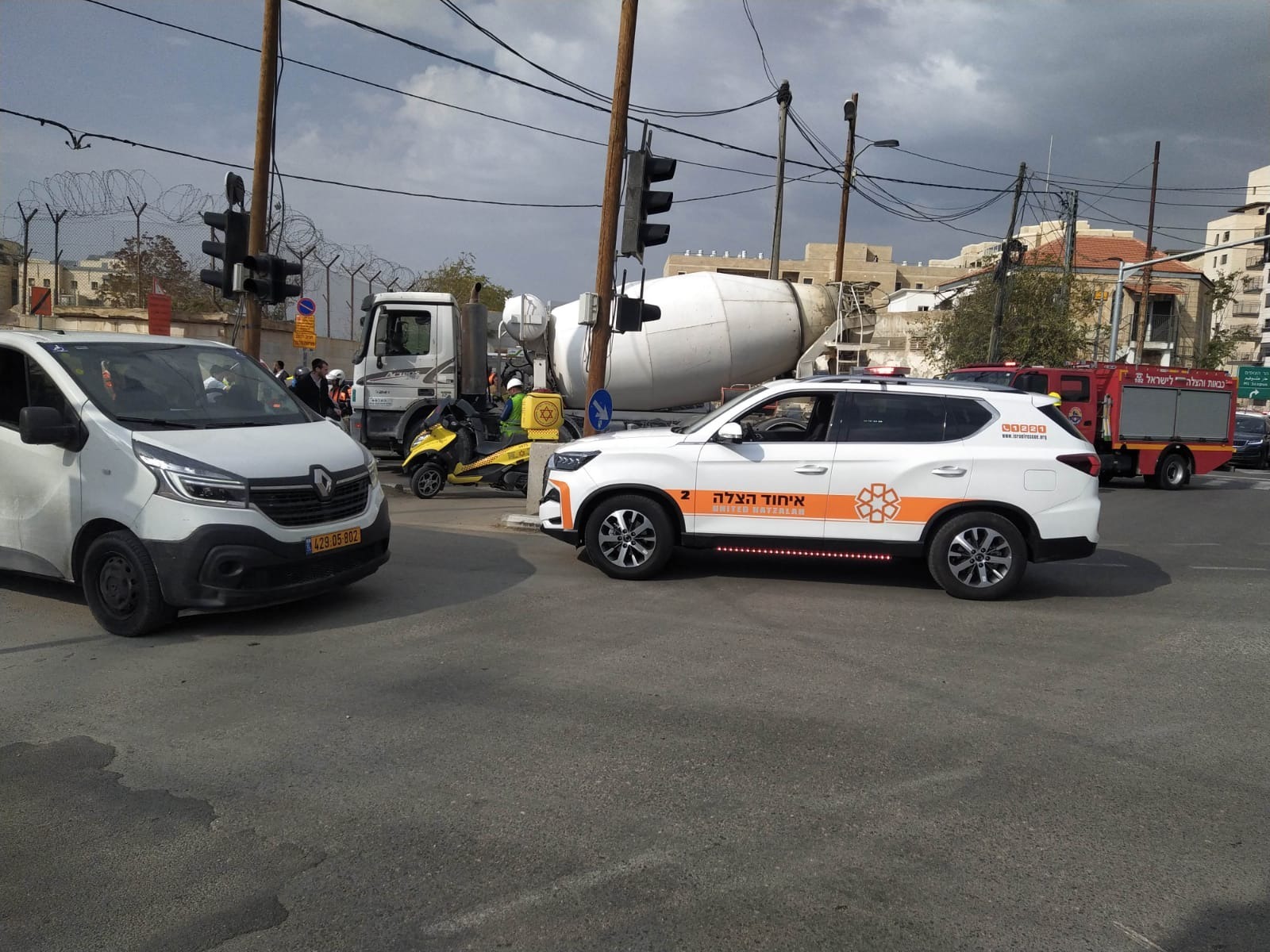 זירת התאונה ברחוב שרי ישראל בירושלים (צילום: דוברות איחוד הצלה)