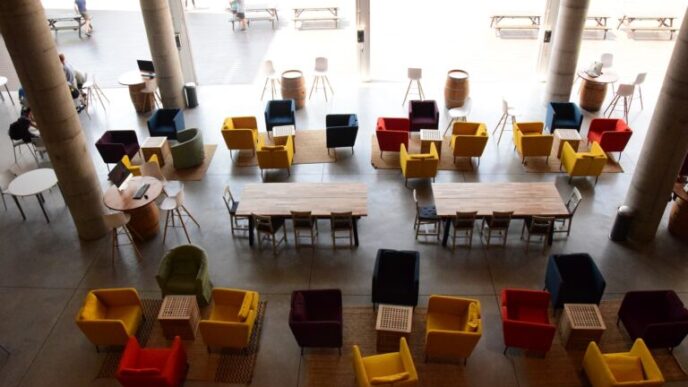 The lobby of Amal Peres High School for Technology and Arts. The principal, Max Sivan: "There are comfortable seating areas everywhere; the goal was that instead of the students being alone in front of their screens, they would sit and talk with their friends" (Photo: Or Guetta)