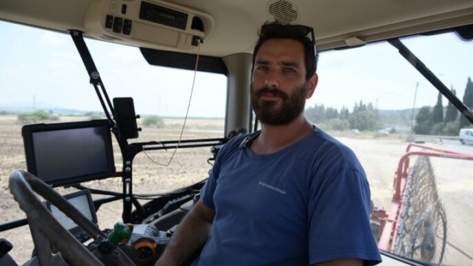 Tom Shapira, a tractor operator in the kibbutz fields. "Kibbutz life is quite comfortable for me" (Photo: Uriel Levy)