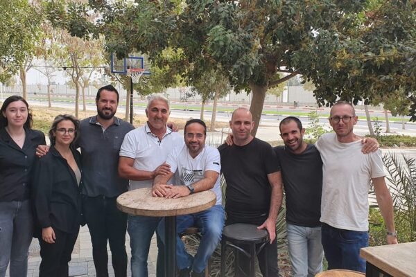 עובדי חברת גפן דקל טכנולוגיות לאחר הצטרפותם להסתדרות (צילום: ללא קרדיט)