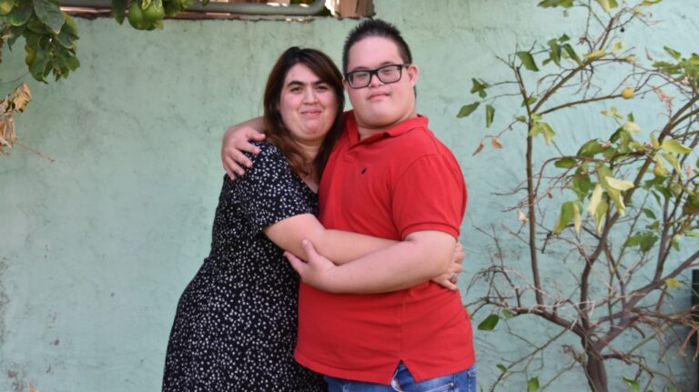 יניב הרפז וזוגתו מורן. "אני רוצה שנתחתן ונגור בדירה משלנו. היום אני חושב שאני מסוגל לעשות את זה" (צילום: הדס יום טוב)