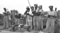 1949-1947, קיבוץ סעד. חברי הקיבוץ עורכים תפילה לסוכות בזמן מלחמת העצמאות (צילום: הוגו מנדלסון לעמ)