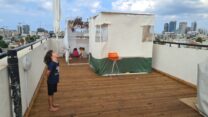 מעונן חלקית עם גשם מקומי קל בתל אביב (צילום: דורון הבסי)