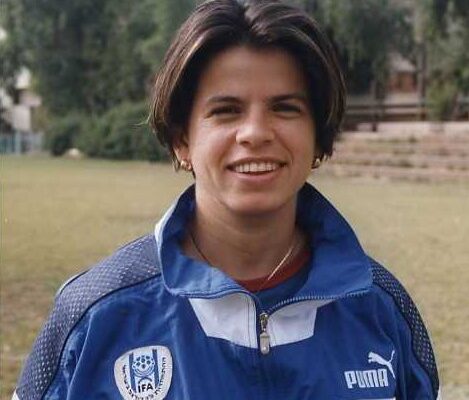 סילבי ז'אן במדי נבחרת הנשים של ישראל בכדורגל. &quot;אף פעם לא למדתי כדורגל, זה הכל בשכונה&quot; (צילום: באדיבות ארכיון ההתאחדות לכדורגל)