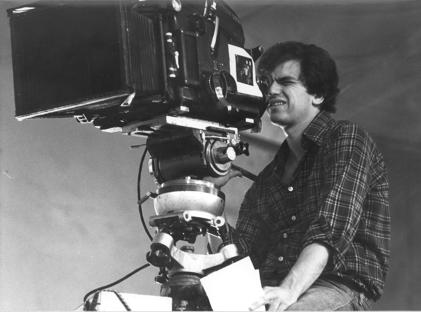 הבמאי אבי נשר במהלך צילומי הסרט דיזנגוף 99 (צילום: צחי אוסטרובסקי)