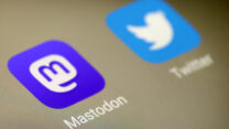 לוגו יישומון "מסטדון (Mastodon) לצד לוגו טוויטר (תמונה: REUTERS/Dado Ruvic/Illustration)