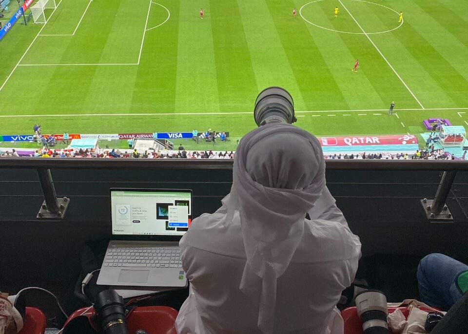 צלם סעודי מתעד את משחק הפתיחה של המונדיאל