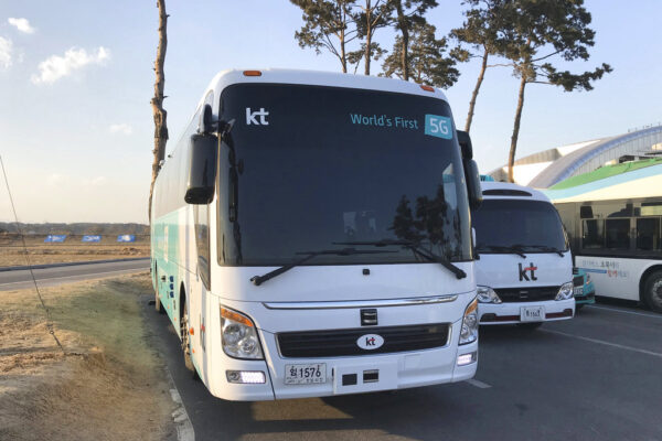 האוטובוס האוטונומי 5G מוצג בפתיחת אולימפיאדת החורף בדרום קוריאה ב-2018 (צילום: AP Photo/Pietro DeCristofaro)