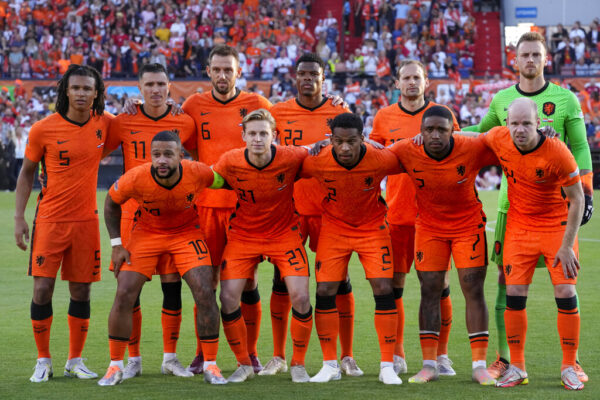 נבחרת הולנד בכדורגל  (צילום: AP Photo/Peter Dejong)